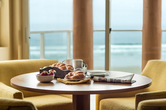 Newport Hotel Breakfast Table