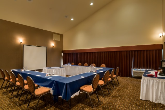 Medium-sized event room at Hallmark Resorts Newport